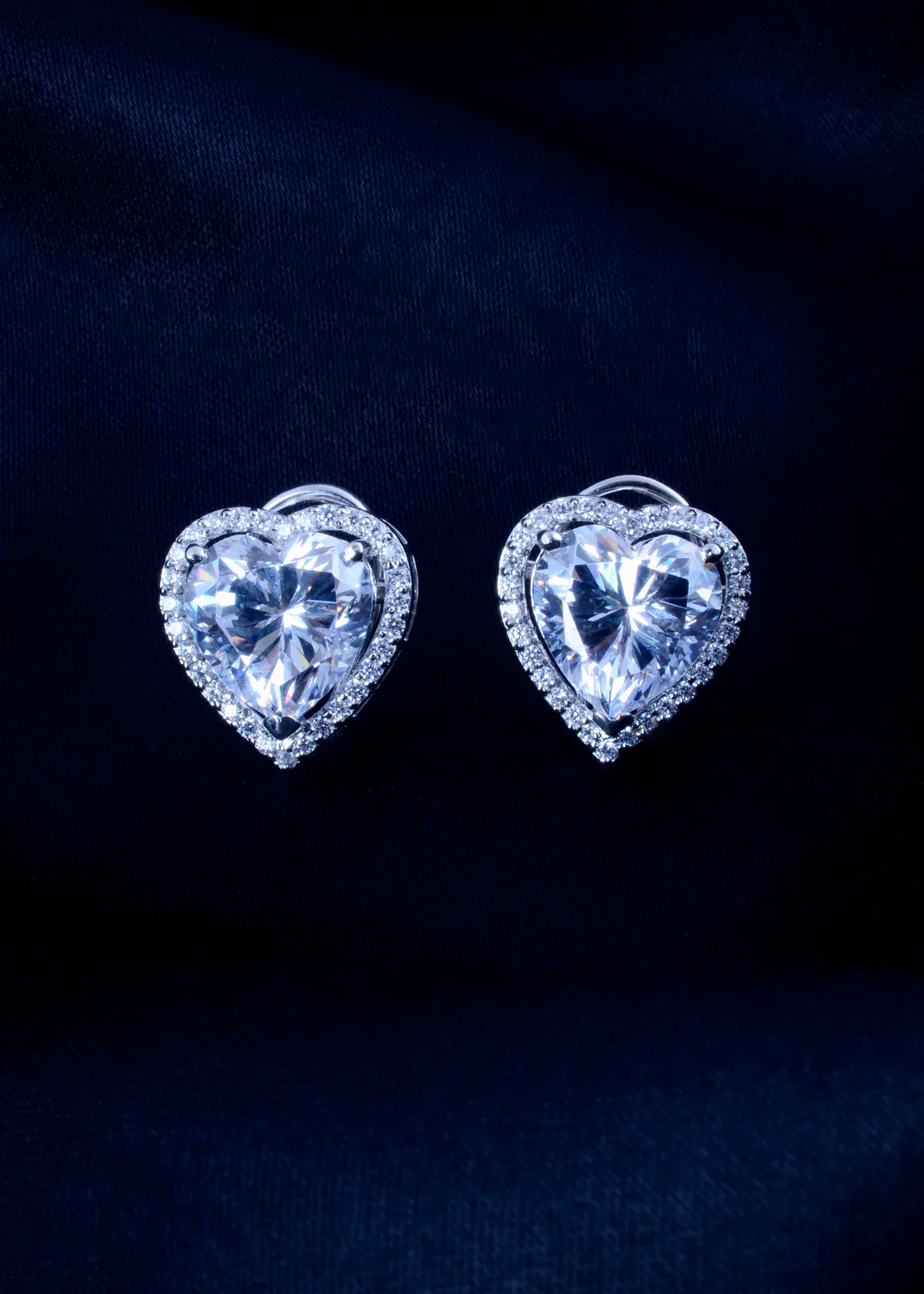 925Silver-6.00ct.-Heart-Solitaire-Swarovski-Studs-Silver-EAR001513a 925Silver 6.00ct. Heart Solitaire Swarovski Studs (Silver) EAR001513 - Image 1