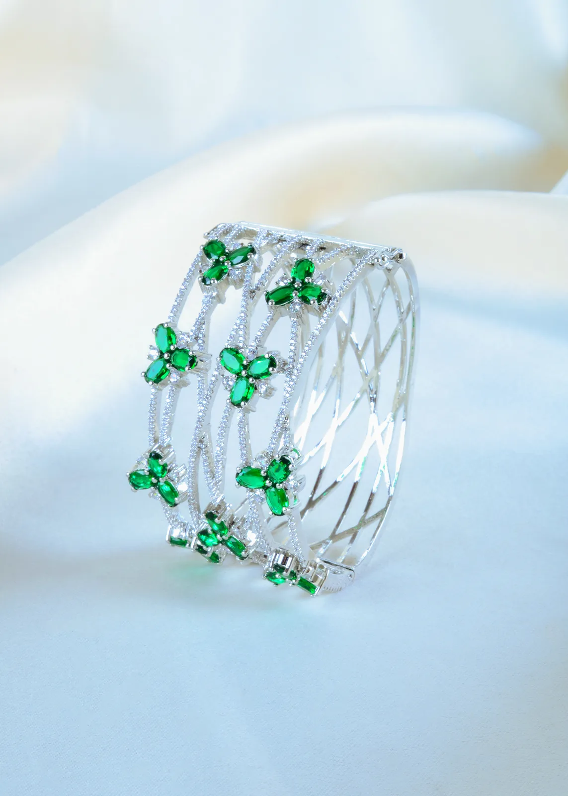 Broad-Emerald-Green-Bracelet-Silver-BRA001137a Broad Emerald Green Bracelet (Silver) BRA001137 - Image 1