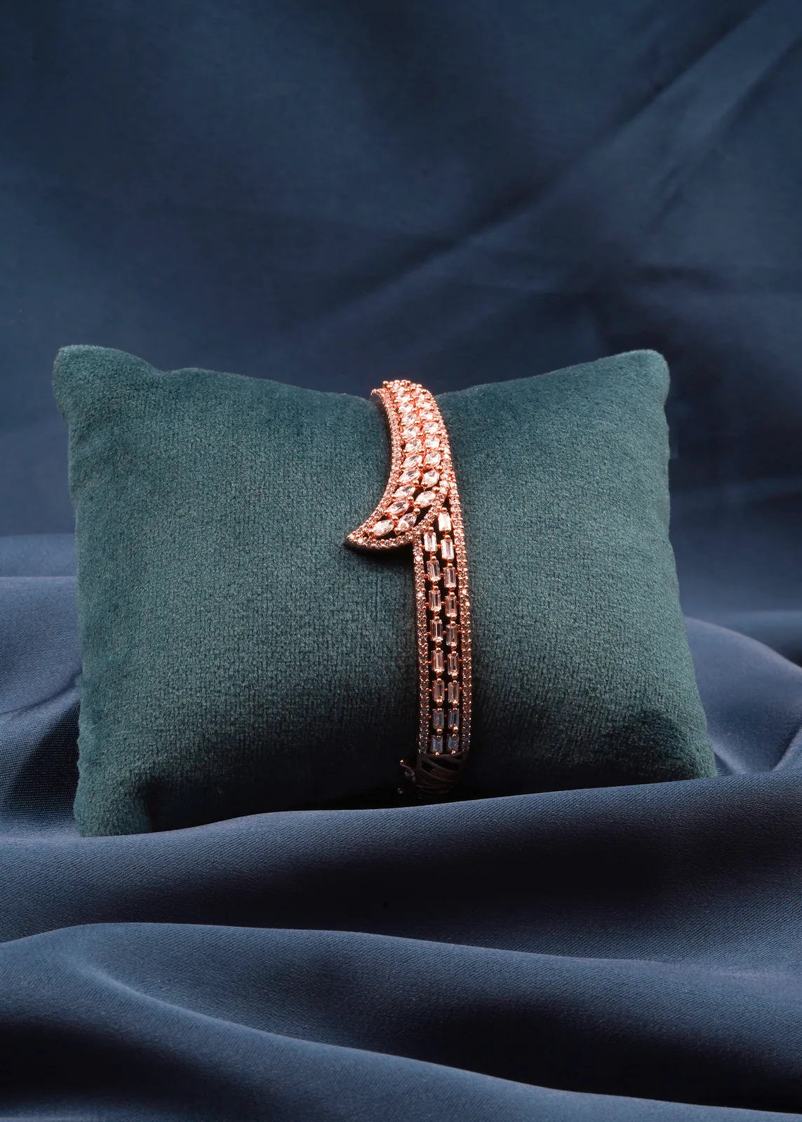 Classic-Rose-Bracelet-Rose-Gold-BRA000644a Classic Rose Bracelet (Rose Gold) BRA000644 - Image 1