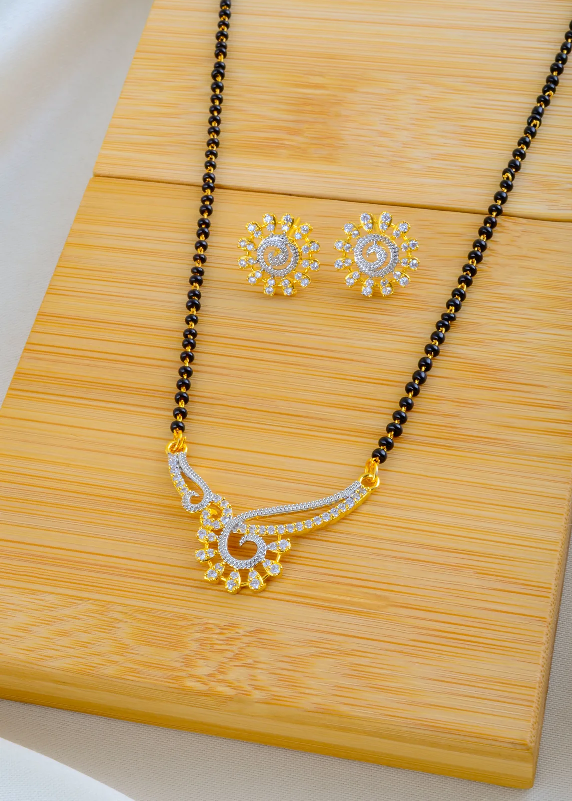 Classy-Chic-Mangalsutra-set-Yellow-Gold-MANG01524a Classy Chic Mangalsutra set (Yellow Gold) MANG01524 - Image 1