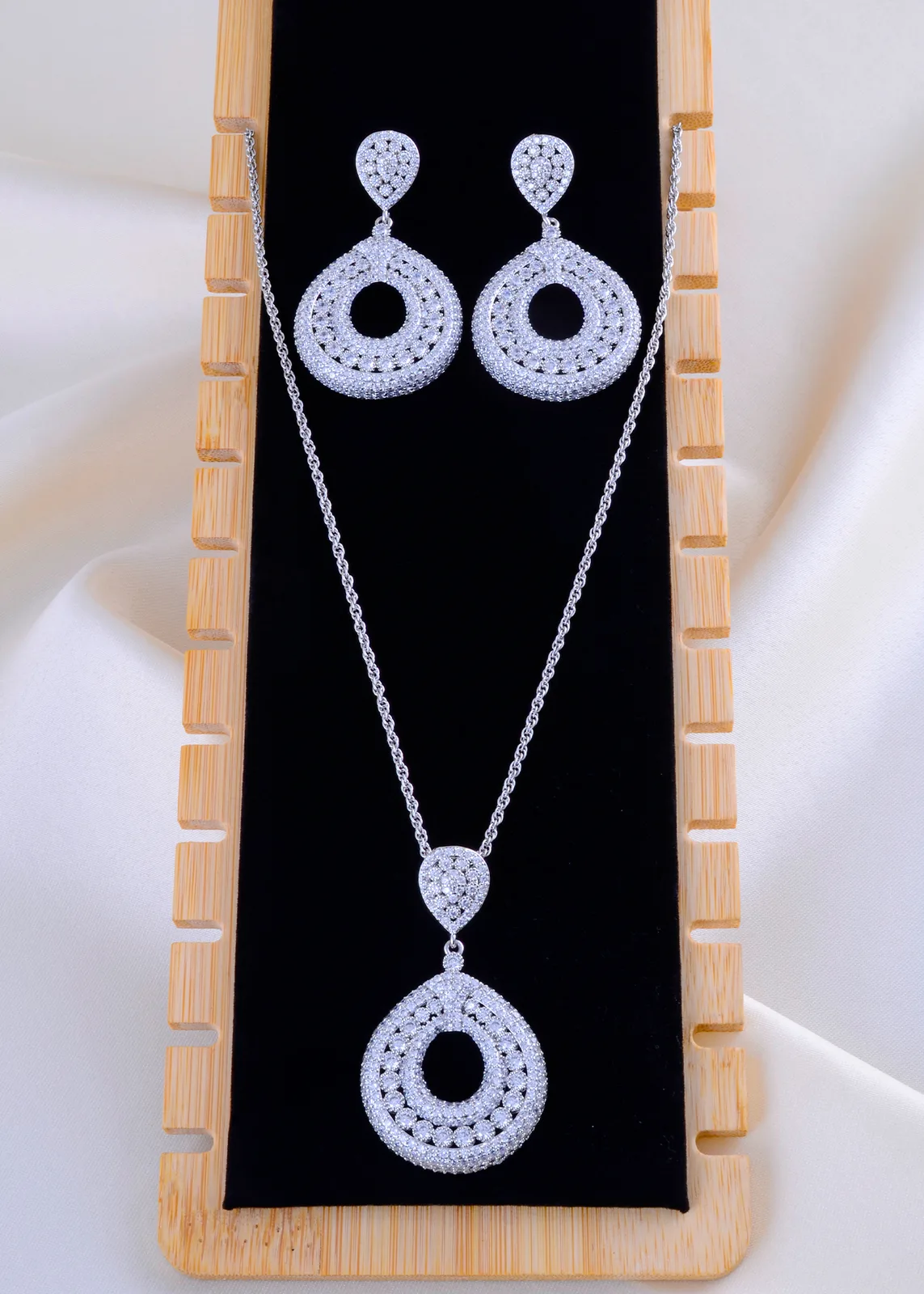 Crystal-Halo-Set-Silver-NEC001993a Crystal Halo Set (Silver) NEC001993 - Image 1