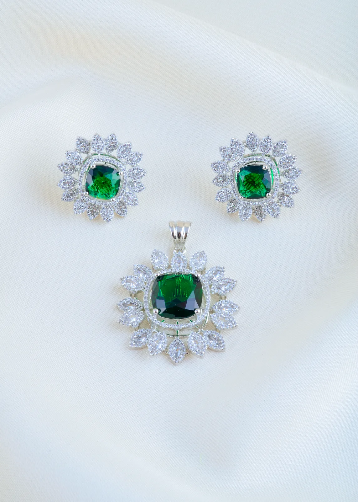Emerald-Bloom-Set-Silver-PSET01767a Emerald Bloom Set (Silver) PSET01767 - Image 1