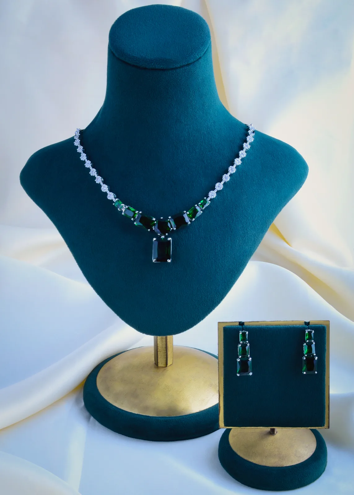 Emerald-Green-Classic-Set-Silver-NEC000902a Emerald Green Classic Set (Silver) NEC000902 - Image 1