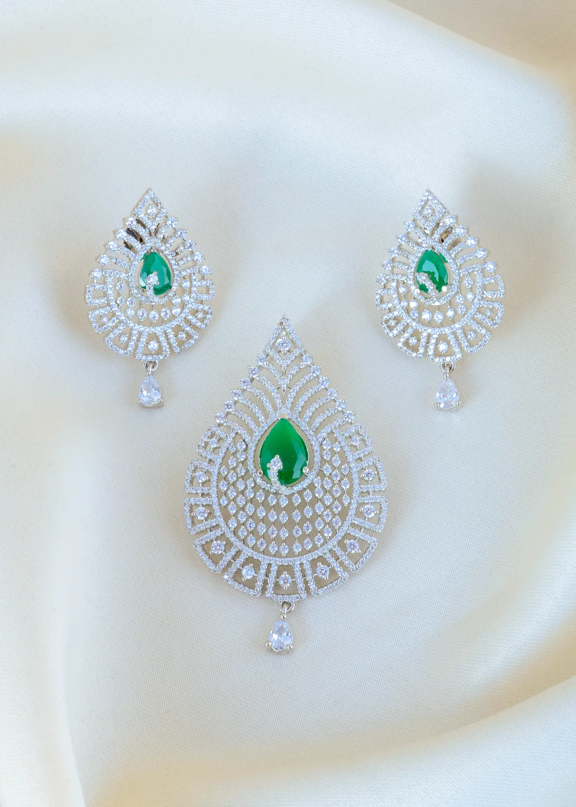 Emerald-Green-Pear-Pendant-Set-Silver-PSET01475a Emerald Green Pear Pendant Set (Silver) PSET01475 - Image 1