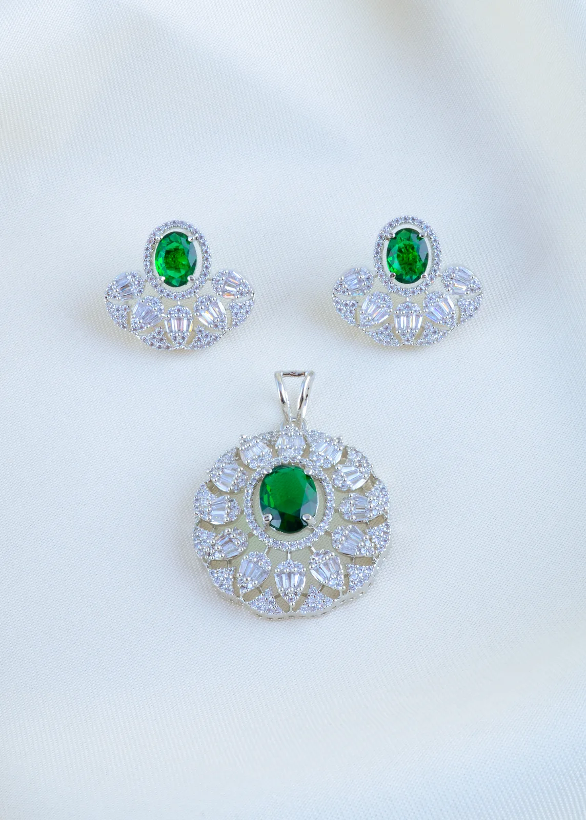 Emerald-Radiance-Pendant-Set-Silver-PSET01740a Emerald Radiance Pendant Set (Silver) PSET01740 - Image 1
