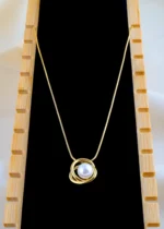 Eterna Knot Pendant (Yellow Gold) NEC001730