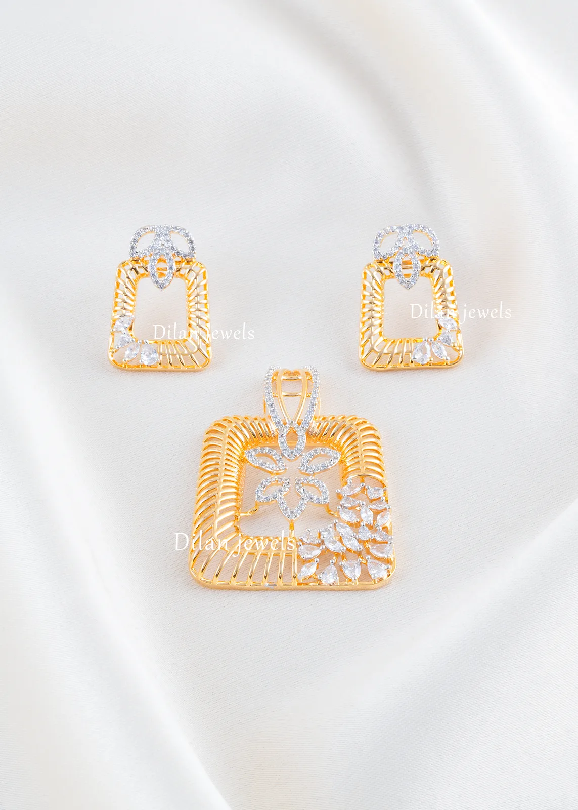 Floral-Frame-Elegance-Pendant-Set-Yellow-Gold-PSET02594 Floral Frame Elegance Pendant Set (Yellow Gold) PSET02594 - Image 1