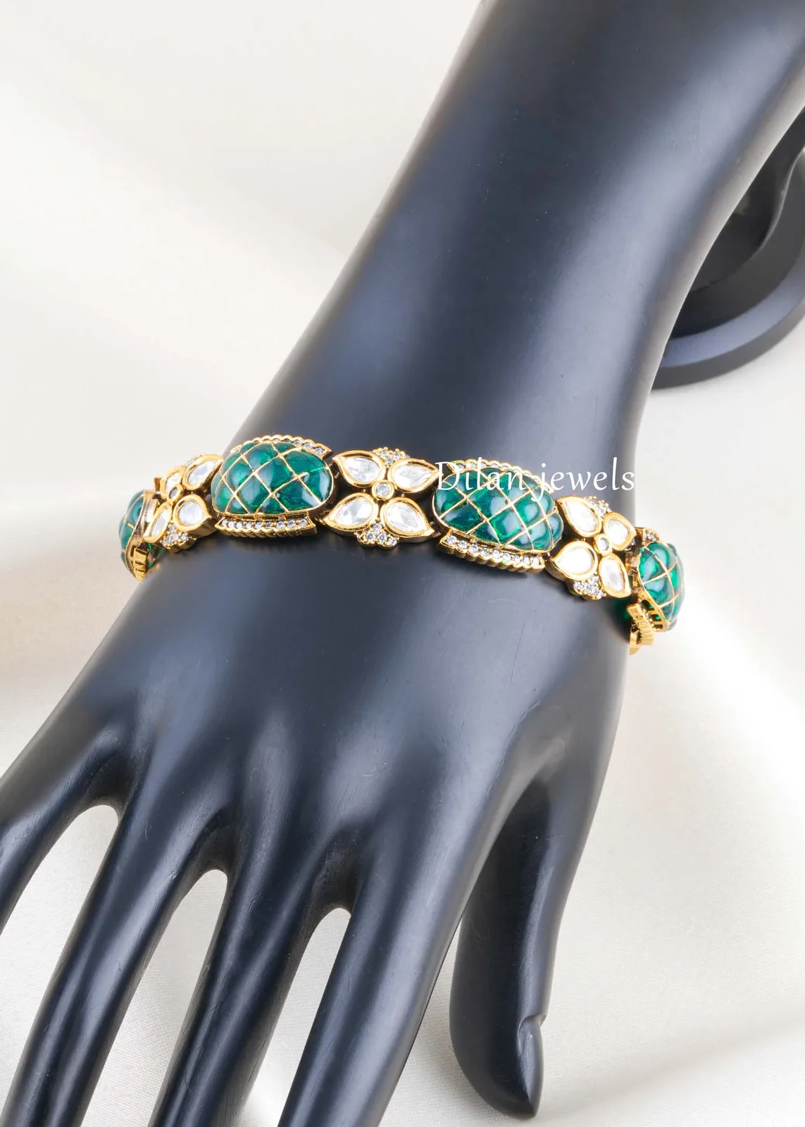 Green-Antique-Gold-Plated-Kundan-Bracelet-BRA002862 Green Antique Gold Plated Kundan Bracelet- BRA002862 - Image 1