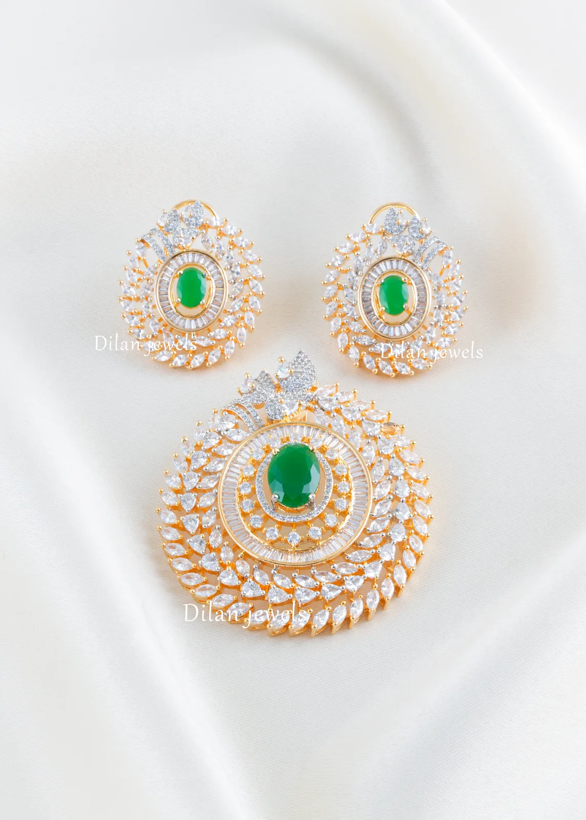 Green-Aura-Diamond-Pendant-Set-Yellow-Gold-PSET02599 Green Aura Diamond Pendant Set (Yellow Gold) PSET02599 - Image 1