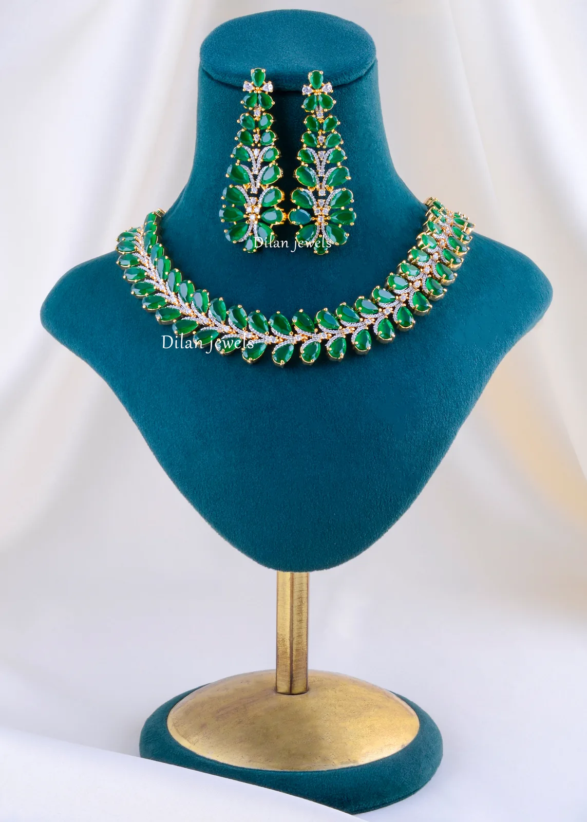 Green-Gem-Leaf-Chandelier-Jewelry-Set-Yellow-Gold-NEC002407a Green Gem Leaf Chandelier Jewelry Set (Yellow Gold) NEC002407 - Image 1