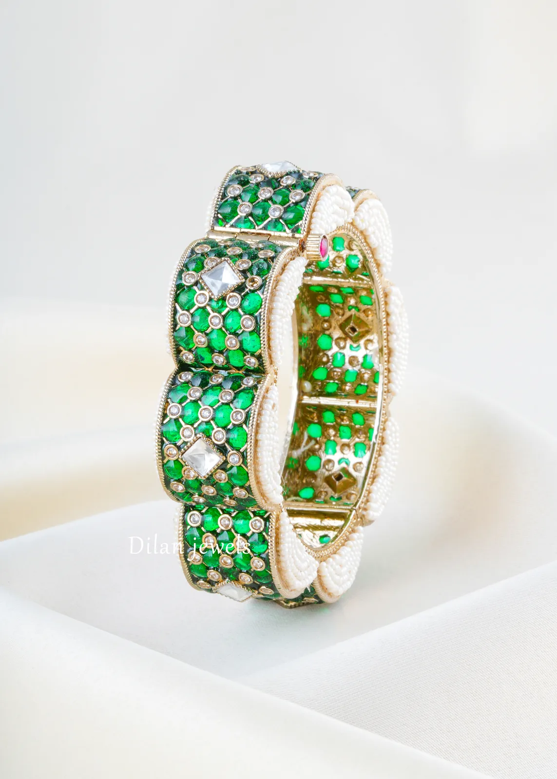 Green-Kundan-Scalloped-Bracelate-with-Pearls-Yellow-Gold-BRA002478a Green Kundan Scalloped Bracelate with Pearls (Yellow Gold) BRA002478 - Image 1