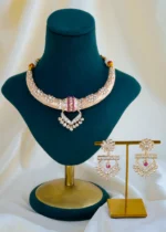 Kundan Hasli Ruby Necklace Set (Yellow Gold) NEC001444