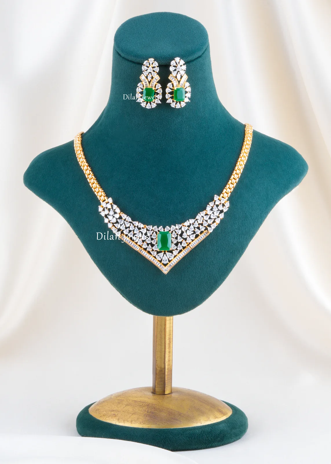 Maharani-Emerald-Necklace-Set-Yellow-Gold-NEC002604 Maharani Emerald Necklace Set (Yellow Gold) NEC002604 - Image 1