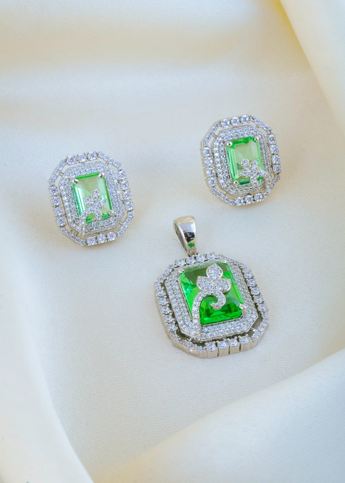 Mint-Green-Shimmer-Locket-set-Silver-PSET01476a Mint Green Shimmer Locket set (Silver) PSET01476 - Image 1