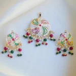 Multicolor Jadau Round Pendant Set (Yellow Gold) PSET00951