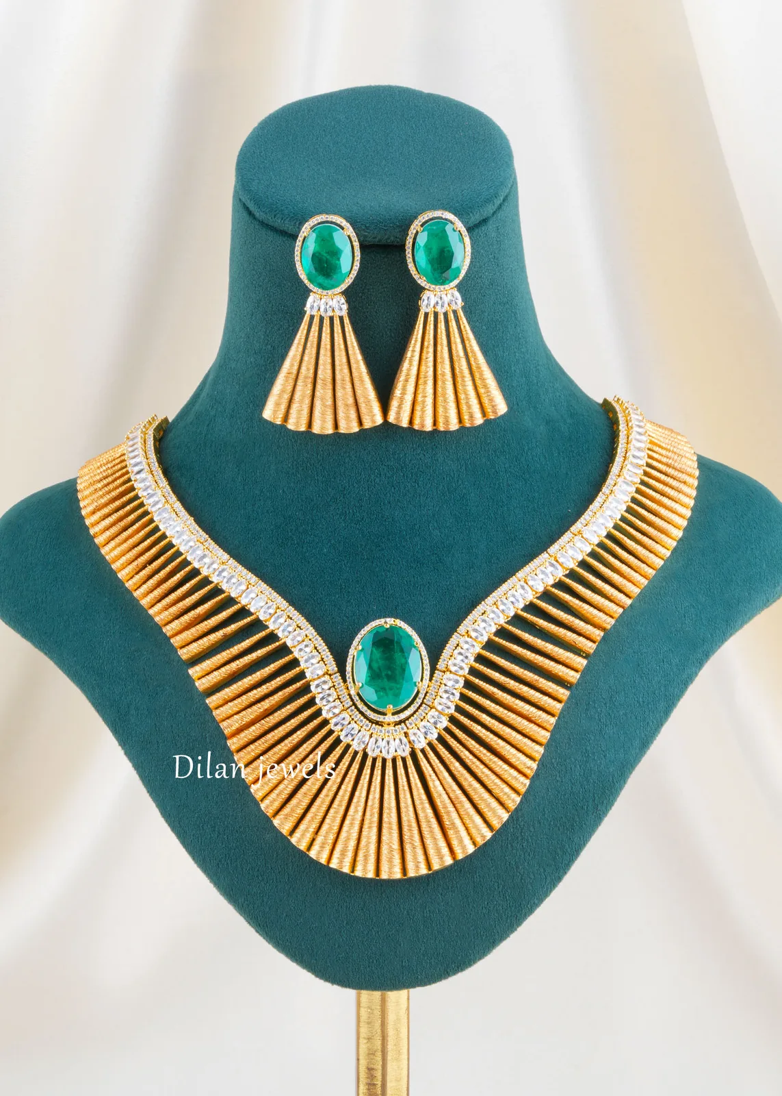 Noor-Majesty-Necklace-Set-Antique-Gold-NEC002679 Noor Majesty Necklace Set (Antique Gold) NEC002679 - Image 1