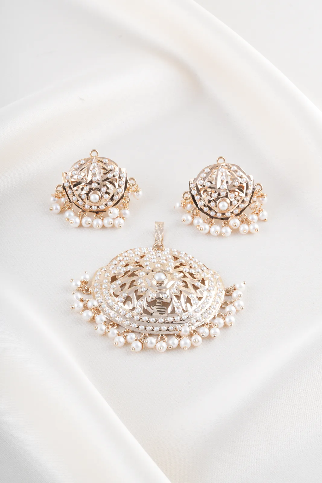 Noor-e-Pearl-Pendant-Set-Yellow-Gold-PSET02159a Noor-e-Pearl Pendant Set (Yellow Gold) PSET02159 - Image 1