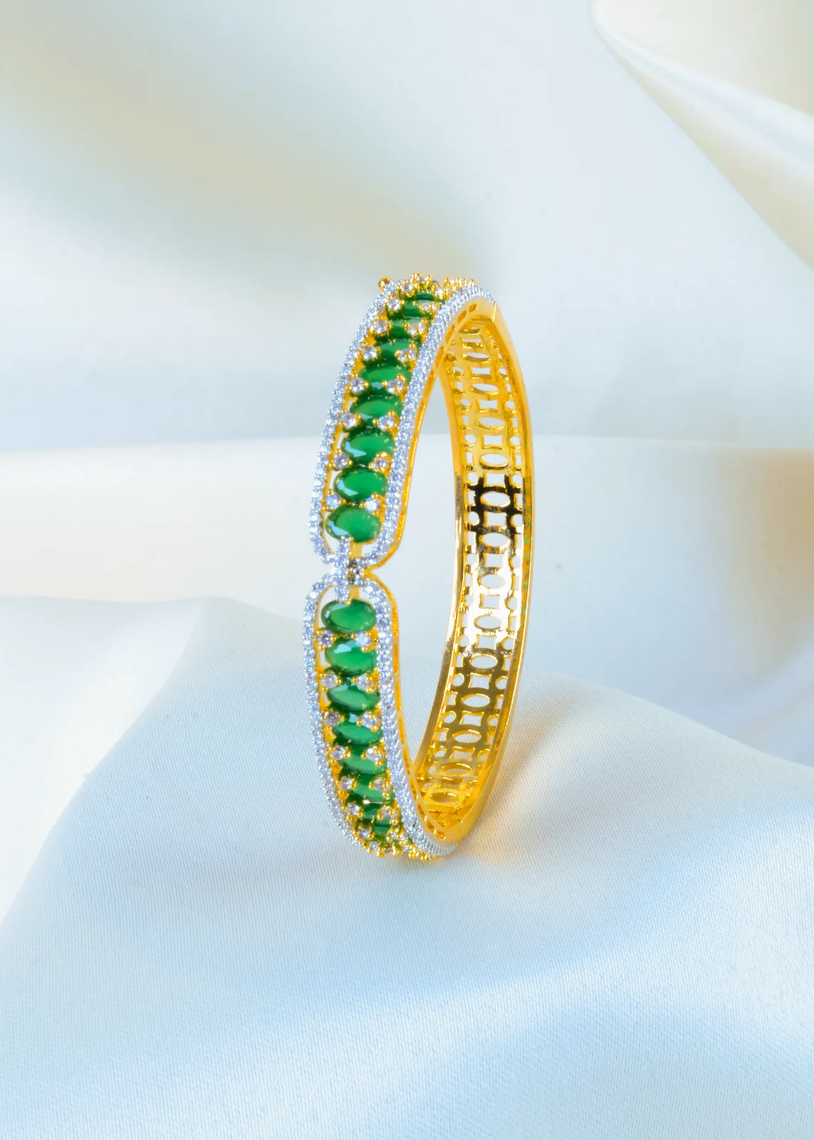 Oval-Green-Bracelet-Yellow-Gold-BRA001143a Oval Green Bracelet (Yellow Gold) BRA001143 - Image 1