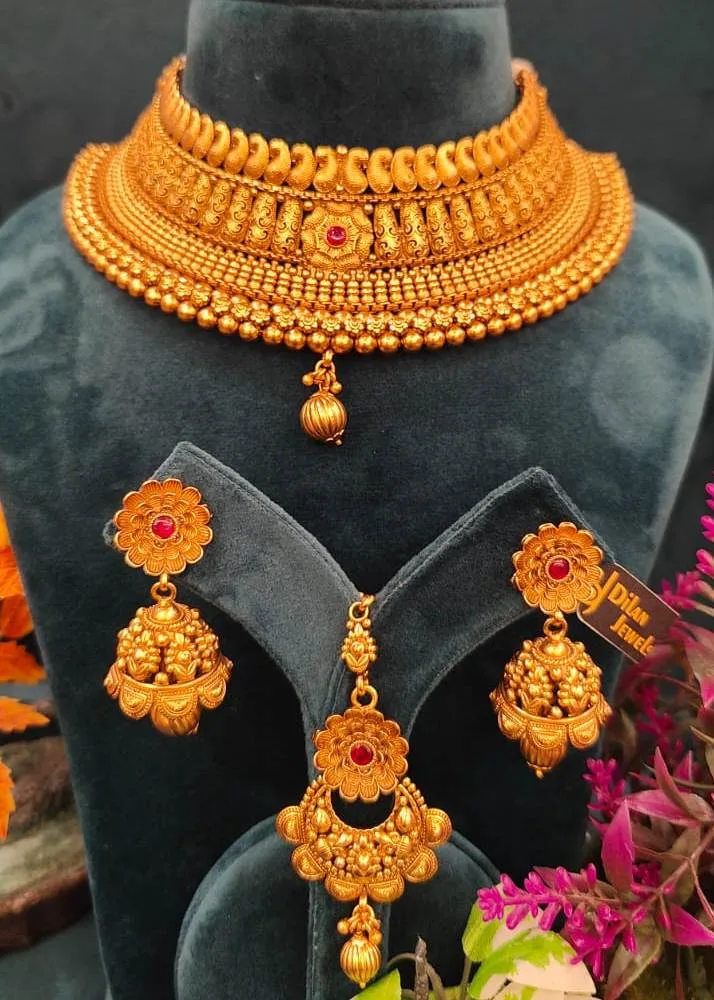 Paisley-Choker-Set-with-Mangtika-Antique-Gold-NEC000005a Paisley Choker Set with Mangtika (Antique Gold)- NEC000005 - Image 1