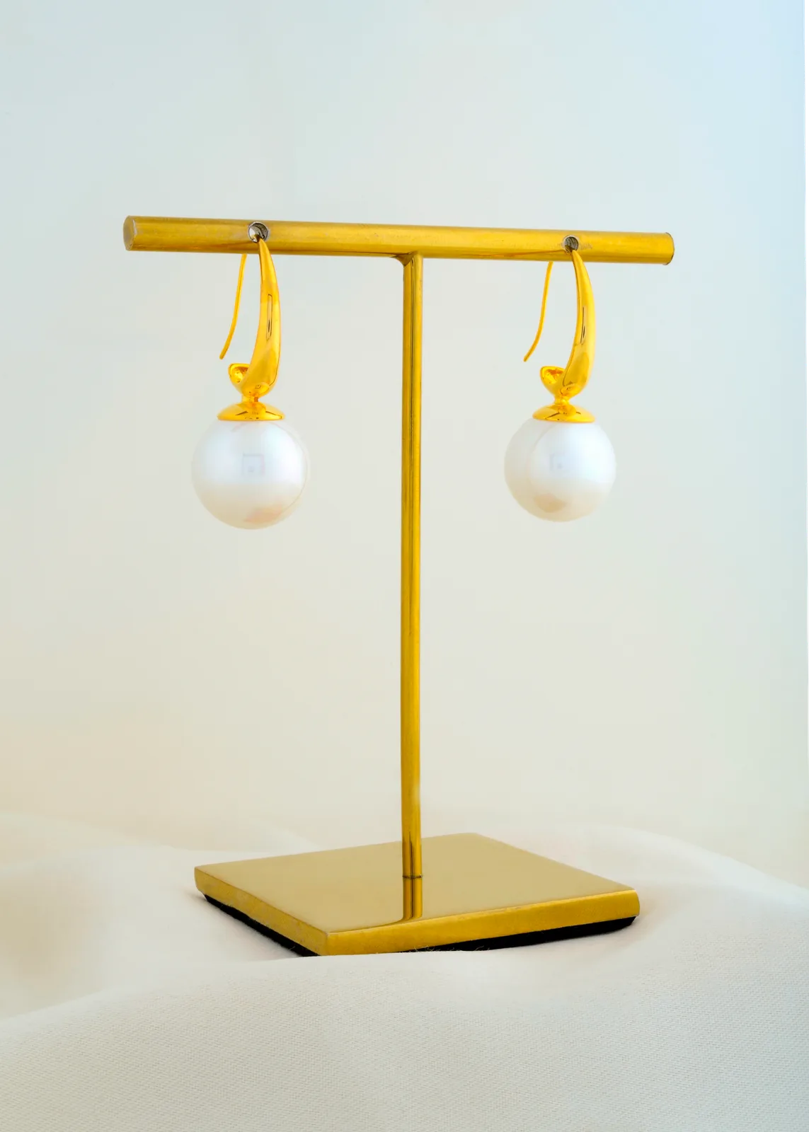 Pearl-Velvet-Gleam-Yellow-Gold-EAR001812a Pearl Velvet Gleam (Yellow Gold) EAR001812 - Image 1