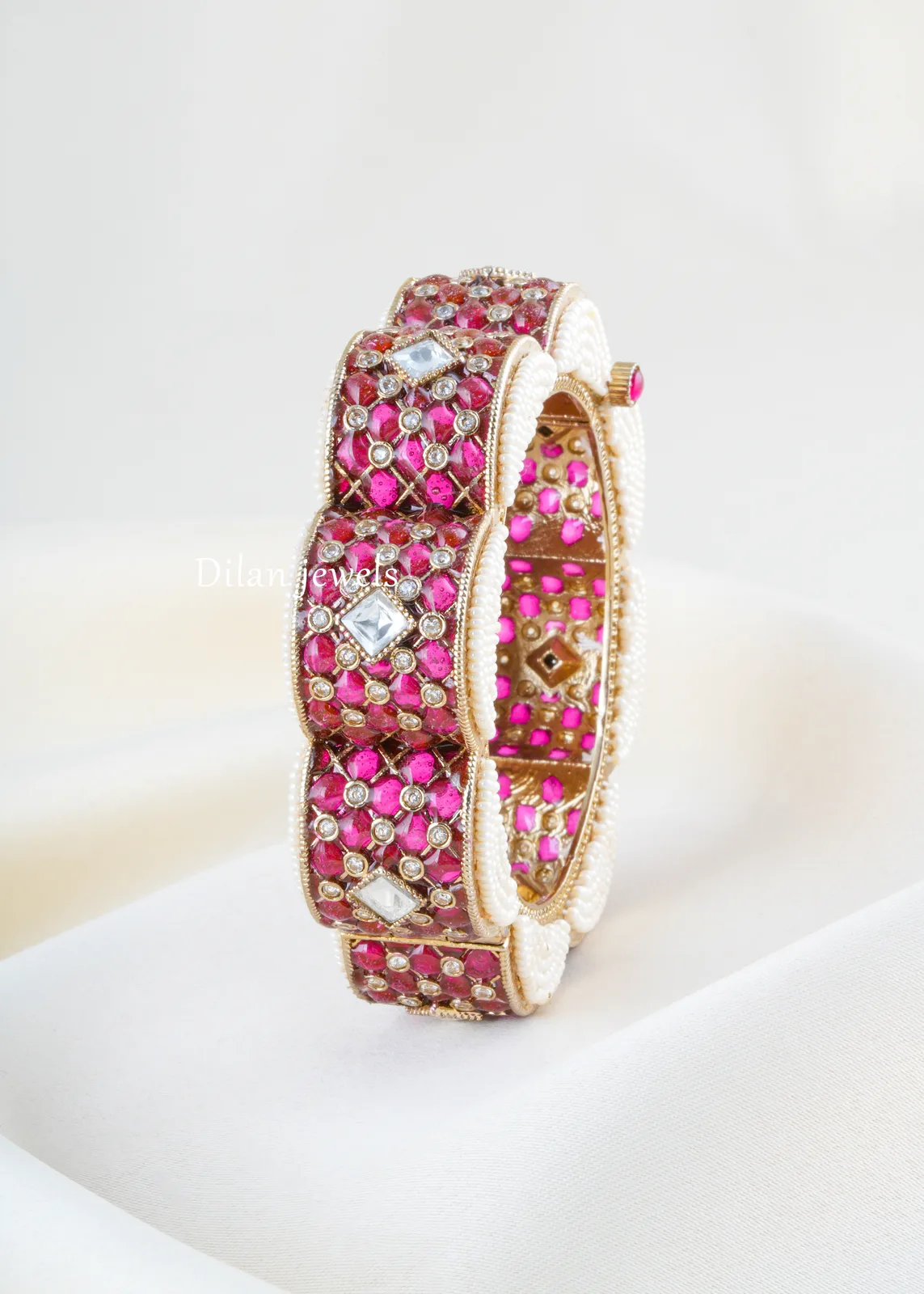 Red-Kundan-Scalloped-Bracelate-with-Pearls-Yellow-Gold-BRA002479a Red Kundan Scalloped Bracelate with Pearls (Yellow Gold) BRA002479 - Image 1