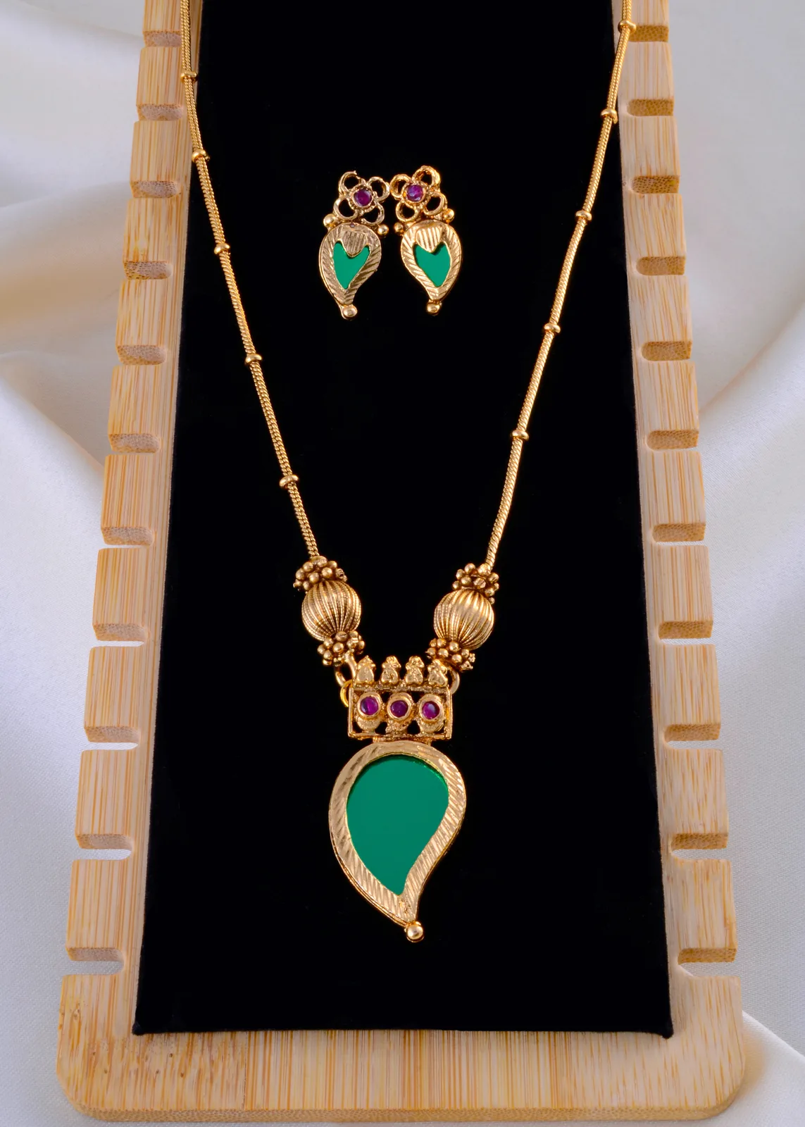Regal-Bloom-Necklace-Antique-Gold-NEC002010a Regal Bloom Necklace (Antique Gold) NEC002010 - Image 1