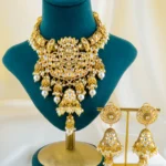 Regal Kundan Hasli Necklace Set (Yellow Gold) NEC001575