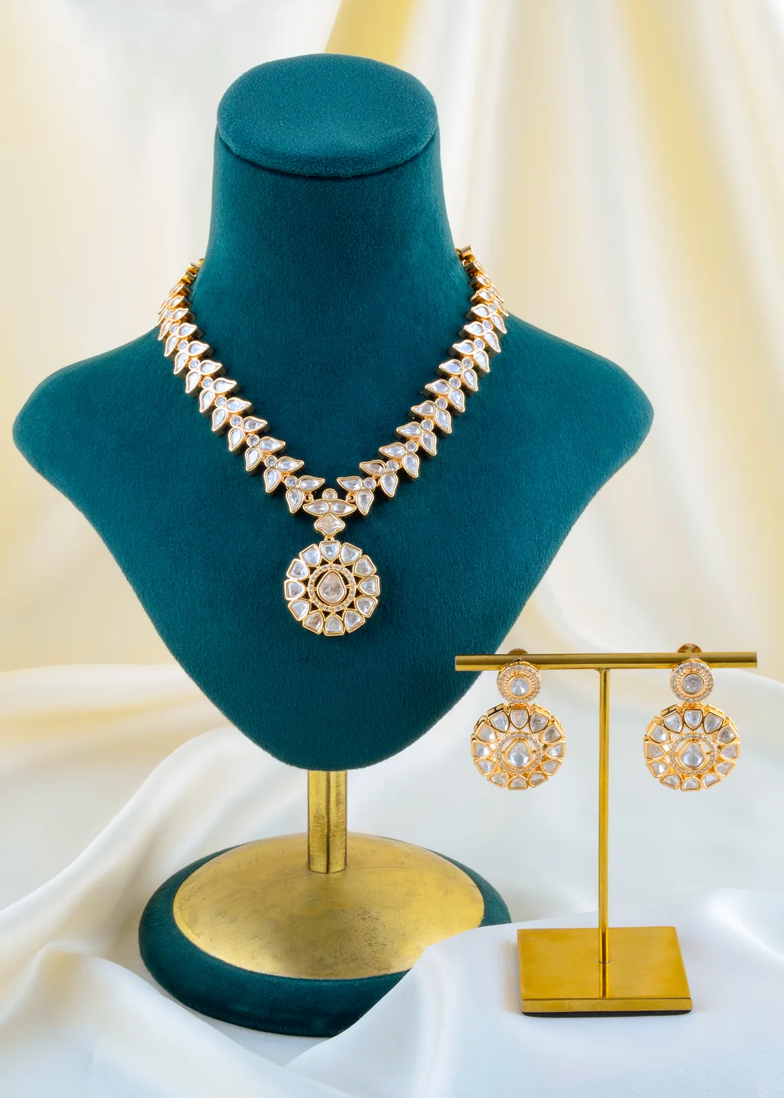 Royal-Grandeur-Kundan-Polki-Necklace-Set-Yellow-Gold-NE00C1570 Royal Grandeur Kundan Polki Necklace Set (Yellow Gold) NE00C1570 - Image 1