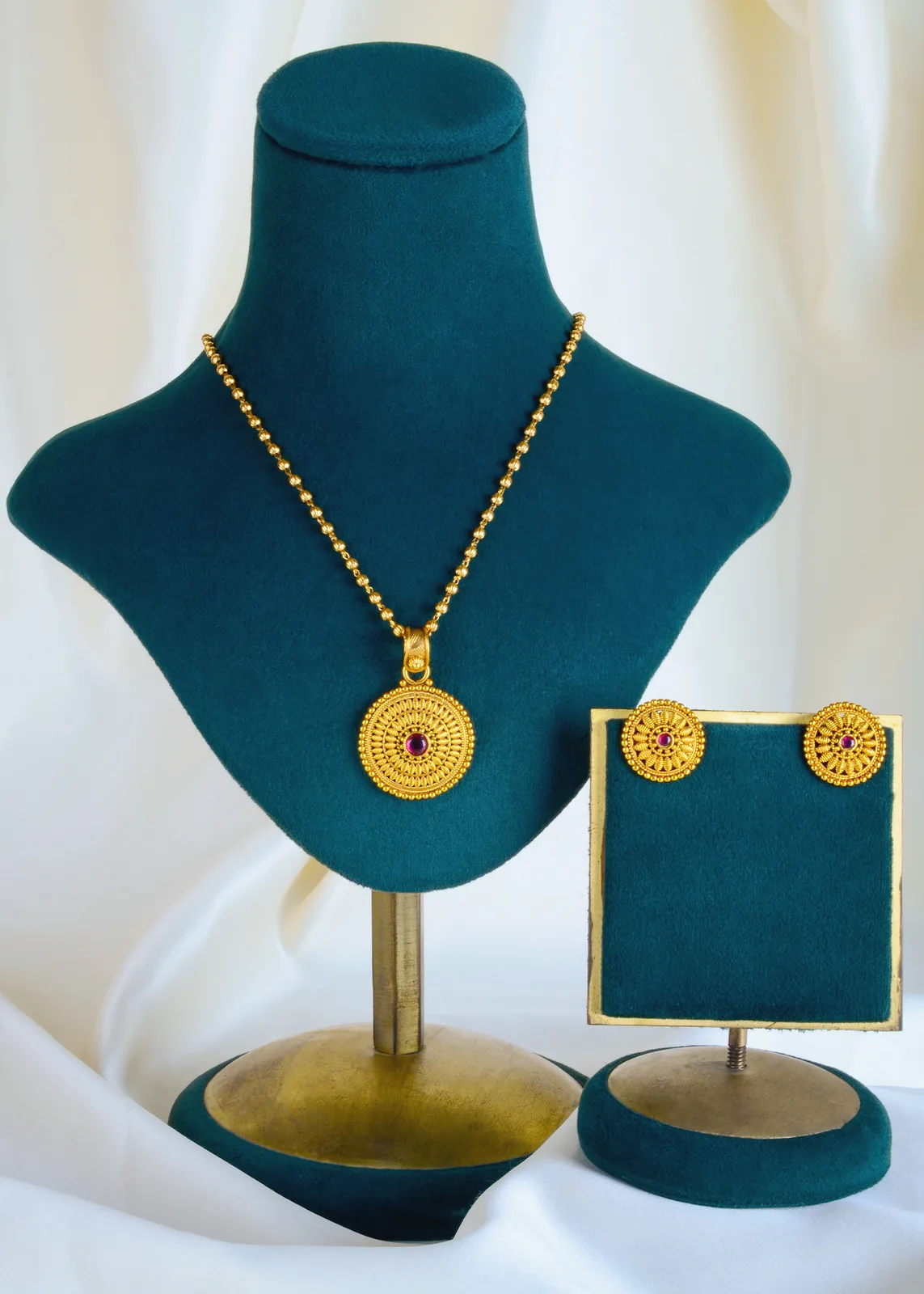 Ruby-Locket-Set-With-Chain-Antique-Gold-NEC001436a Ruby Locket Set With Chain (Antique Gold) NEC001436 - Image 1