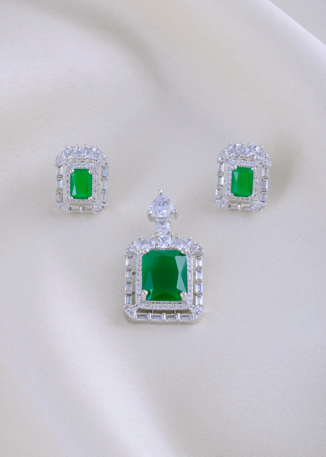 Sheeshmahal-Green-Charm-Silver-PSET01867a Sheeshmahal Green Charm (Silver) PSET01867 - Image 1