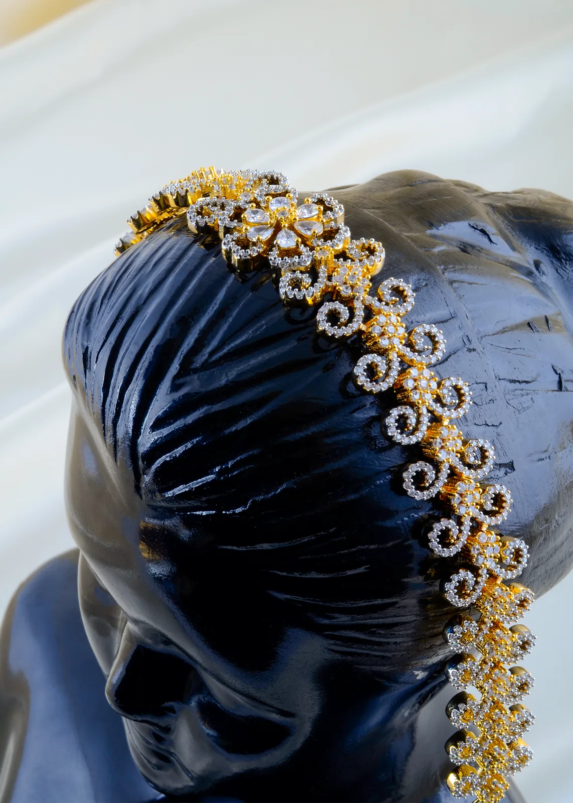 Sitara-Sheeshpatti-Yellow-Gold-ACC001630a Sitara Sheeshpatti (Yellow Gold) ACC001630 - Image 1