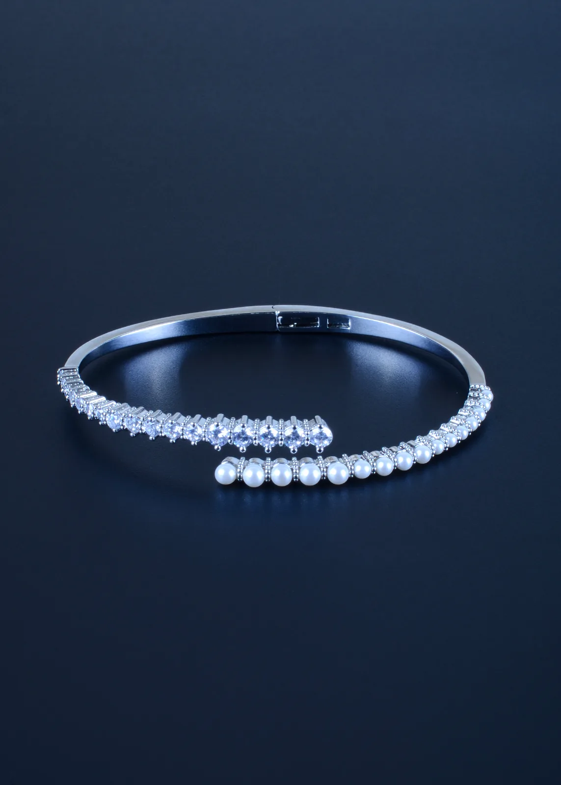Trending-Pearl-Bracelet-Silver-BRA001182a Trending Pearl Bracelet (Silver) BRA001182 - Image 1