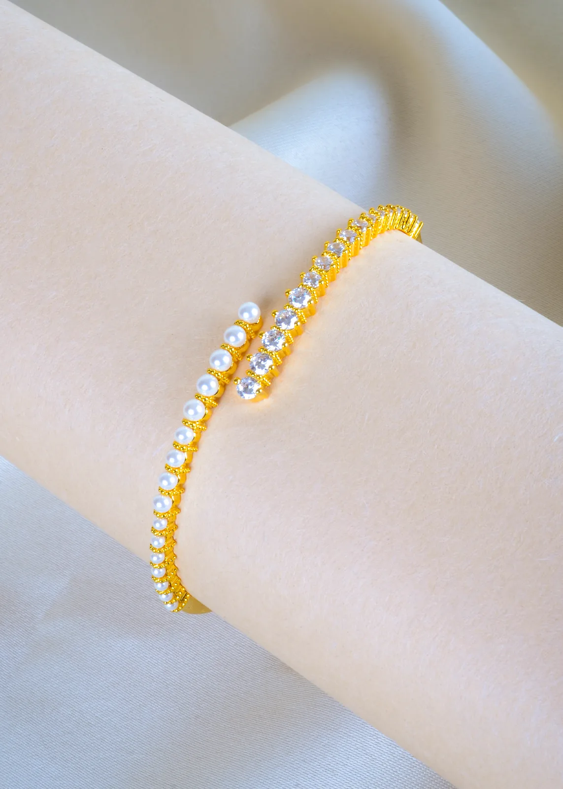 Trending-Pearl-Bracelet-Yellow-Gold-BRA001183a Trending Pearl Bracelet (Yellow Gold) BRA001183 - Image 1