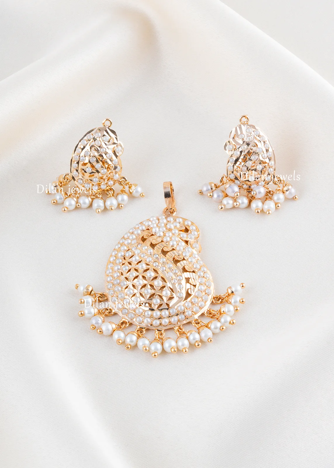 White-Stone-Filigree-Pearl-Chandeleir-Pendant-Yellow-Gold-PSET02477a White Stone Filigree Pearl Chandeleir Pendant (Yellow Gold) PSET02477 - Image 1