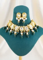 Zareen Emerald Necklace Set (Yellow Gold) NEC002672